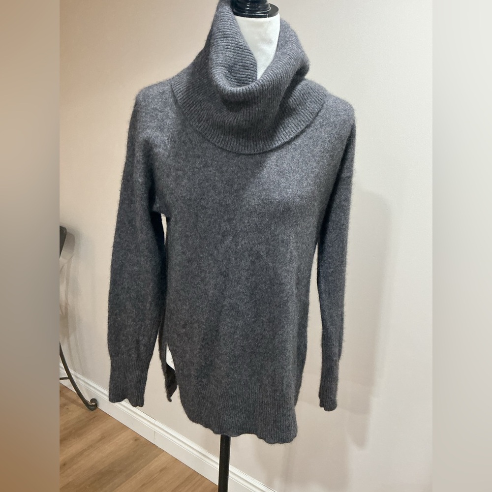 Holt Renfrew cashmere Cozy Charcoal Gray Turtleneck Sweater size XL